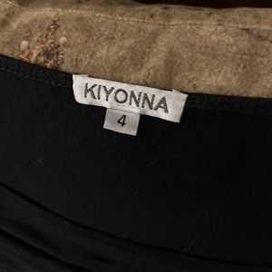 Size 4X kiyonna black shirt with shoulder slits.